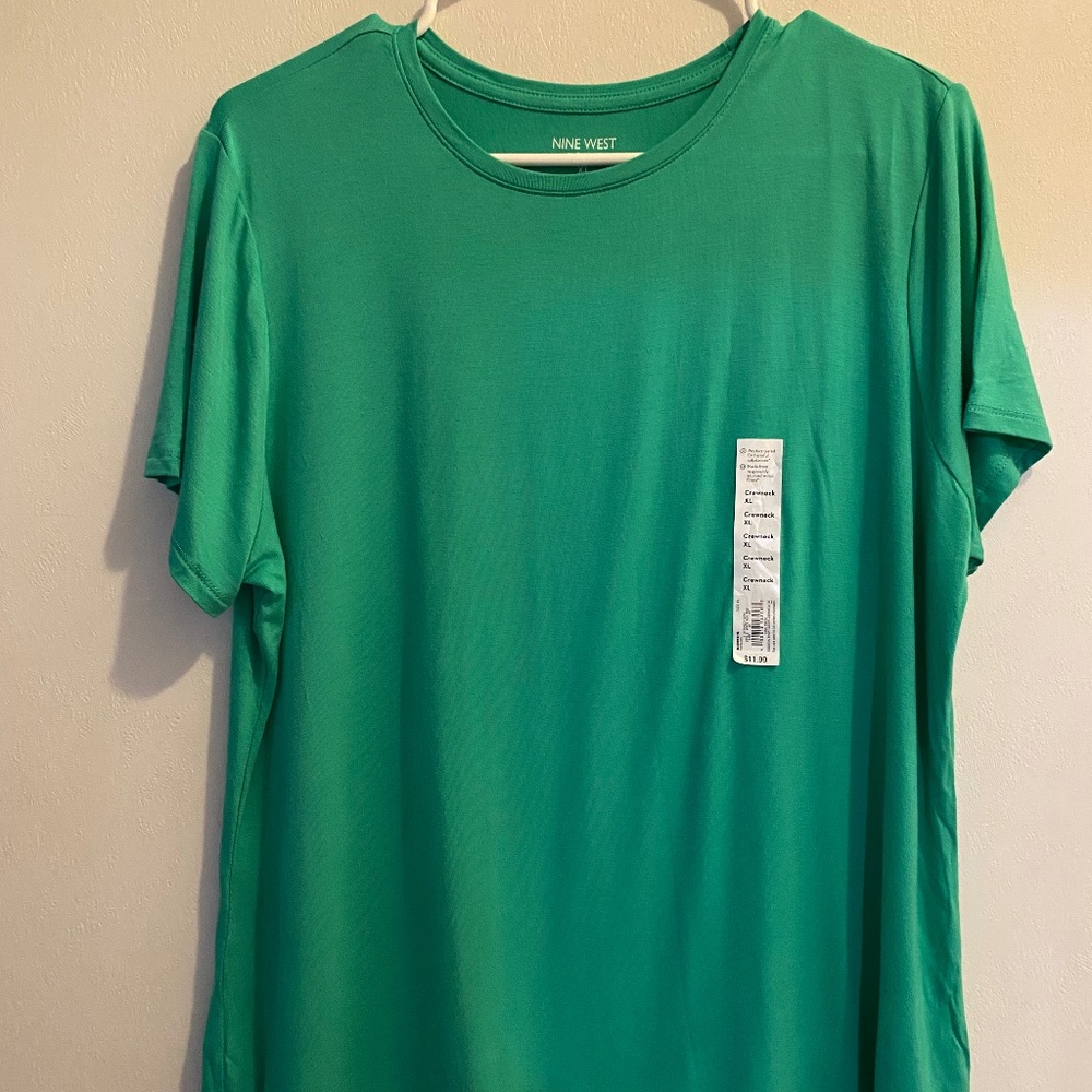 New Nine West tee